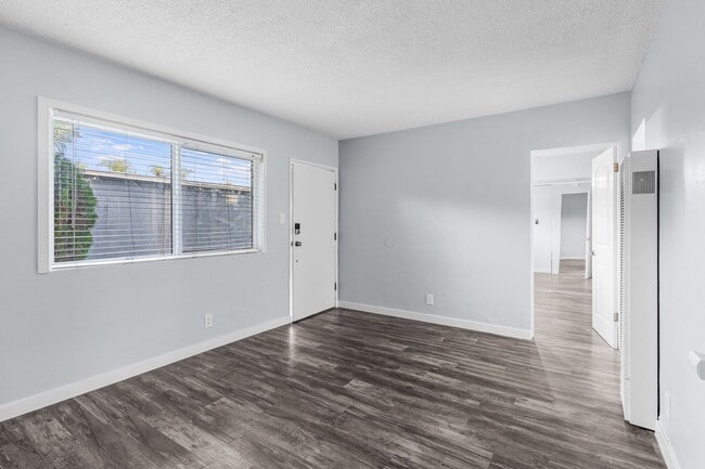 Photo - 925 E 19th St Unit 02