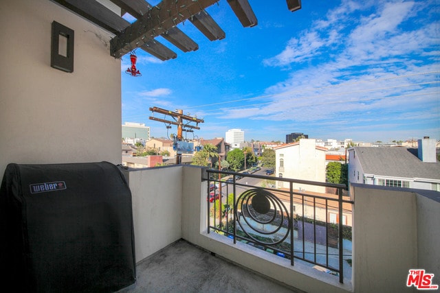 Building Photo - 951 Granville Ave Unit PH 1
