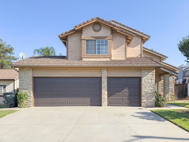 Building Photo - 2 Story, 3-Bedroom POOL + SOLAR Home in Wi...
