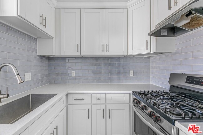 Building Photo - 1323 11th St Unit 6