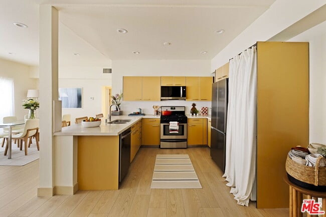 Photo - 1717 Malcolm Ave Unit 303