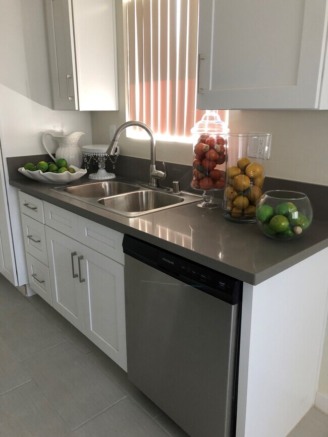 Photo - Foothill Apartments