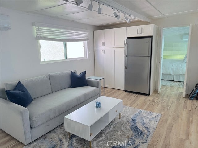 Photo - 726 Esplanade