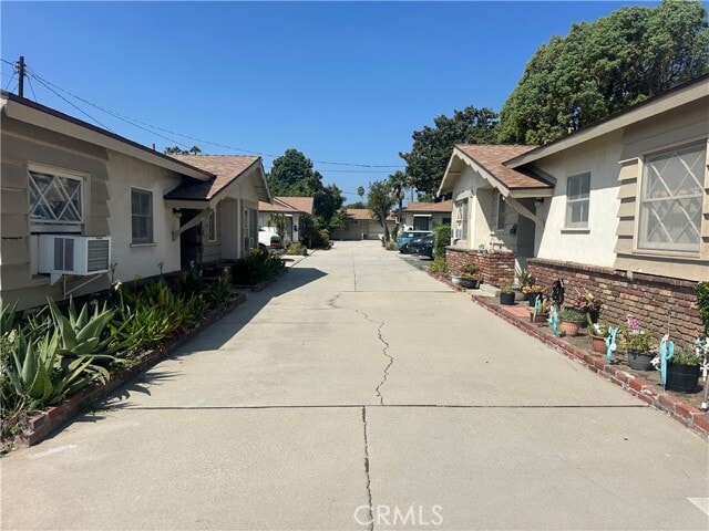 Photo - 6235 Oak Ave