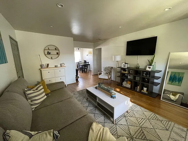 Photo - 5866 Bowcroft St Unit 3