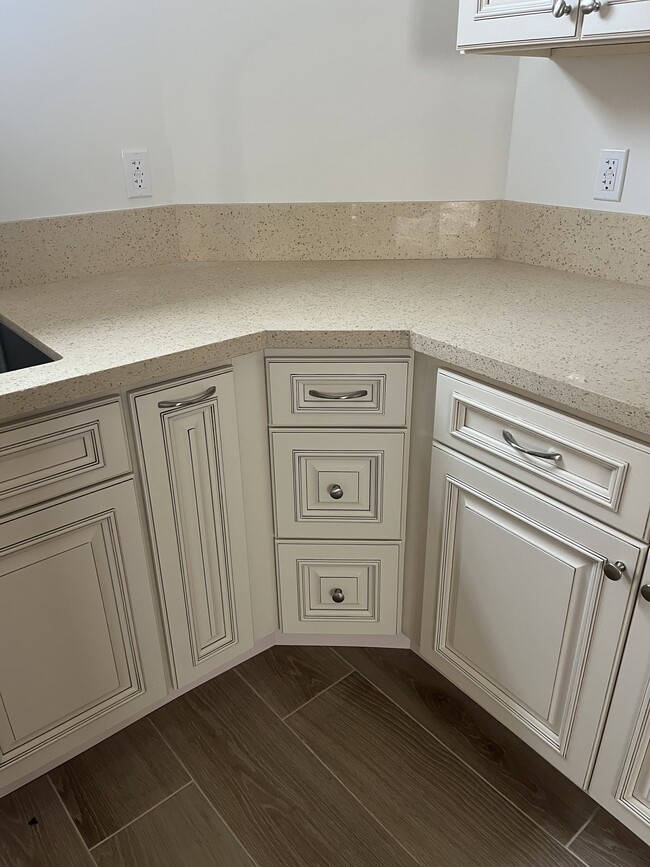 Photo - 1646 S Garth Ave Unit 1646 12