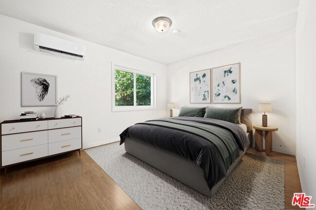 Photo - 648 N Grand Ave