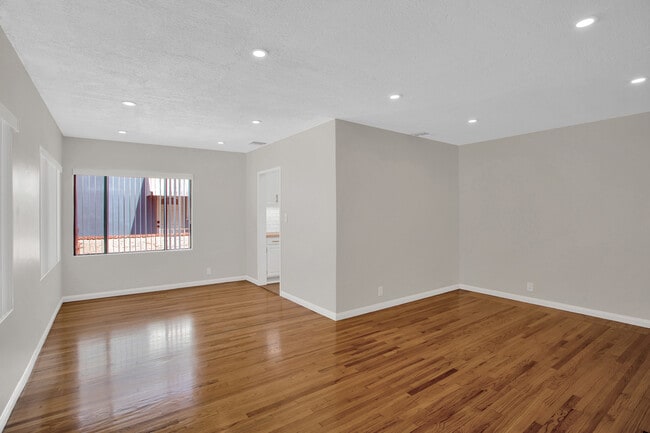 Photo - 746 N Catalina St