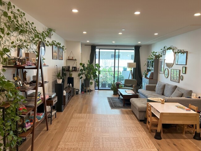 Building Photo - 1515 S Holt Ave Unit 205 Rental