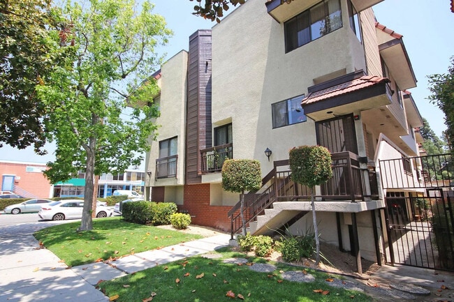 Photo - 800 E Wilson Ave