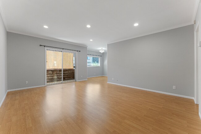 Photo - 5414 Newcastle Ave Unit 62