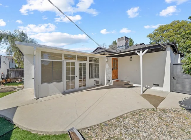 Building Photo - 6501 Hesperia Ave