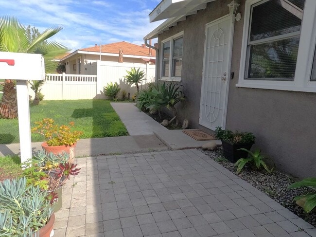 Photo - 906 S Gilbert St