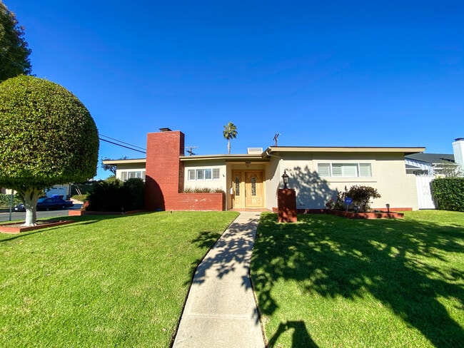 Photo - 7377 W 88th St House