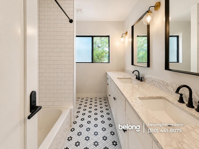 Photo - 745 Rose Ave