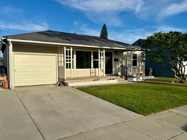 Building Photo - 5516 Pepperwood Ave