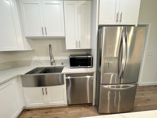 Photo - Gorgeous 2bd/2ba unit semi-furnished near ... Unit 2939