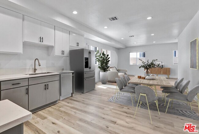 Photo - 4643 W 18th St