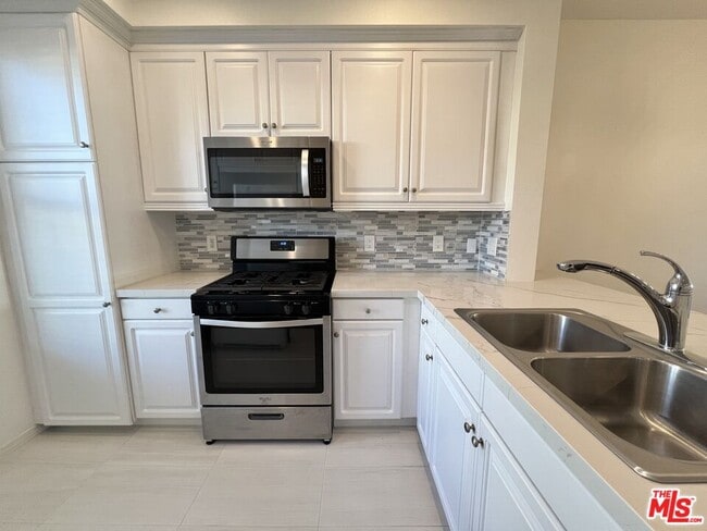 Building Photo - 6020 S Seabluff Dr Unit 302