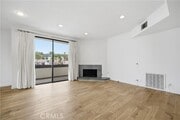 Photo - 14115 Moorpark St
