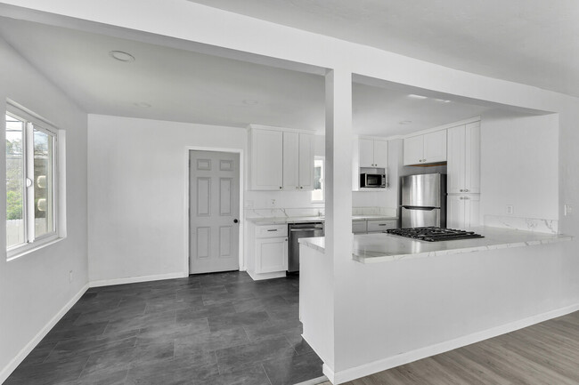 Photo - 1222 Willowside Ter