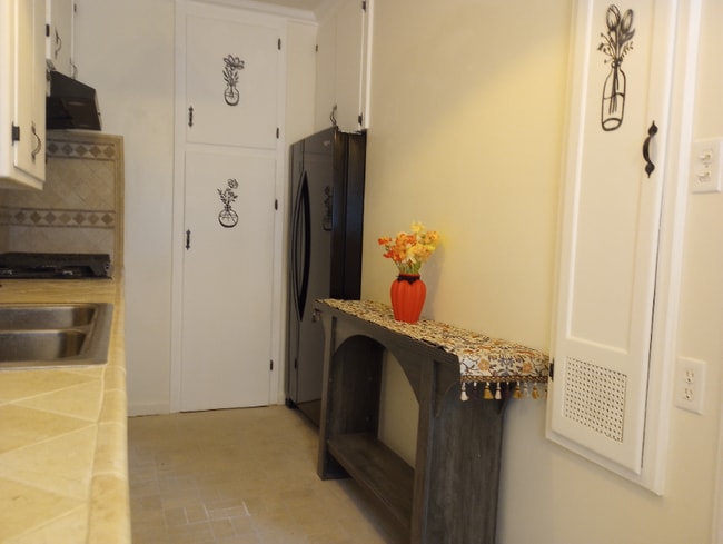 Photo - 2471 Belgrave Ave Unit B