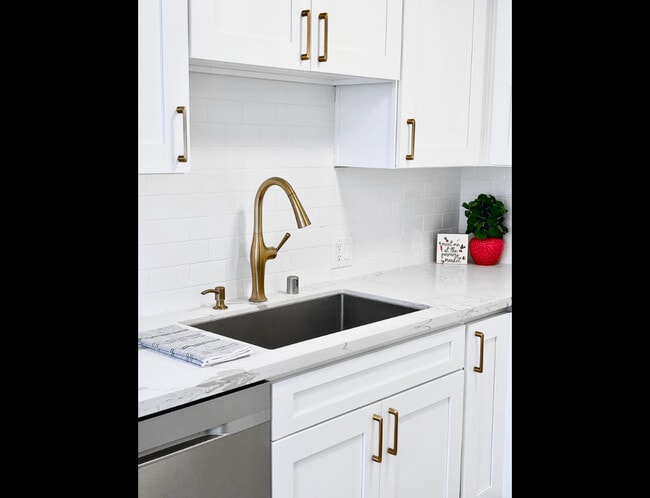 Photo - Spacious 1 & 2 Bedroom Apartments