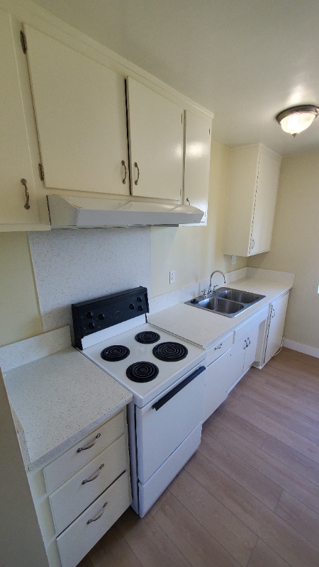 Photo - 1230 W Hillandale Ave Unit J