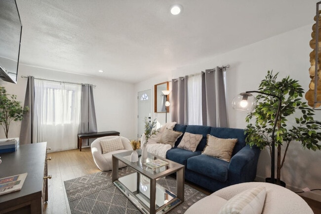 Building Photo - 5831 Greycourt Ave Rental