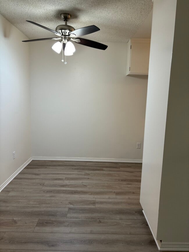 Photo - 5326 Lorna St