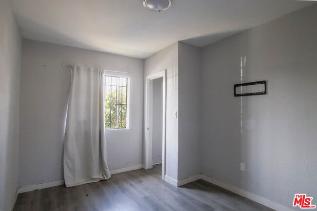 Photo - 4710 Wall St