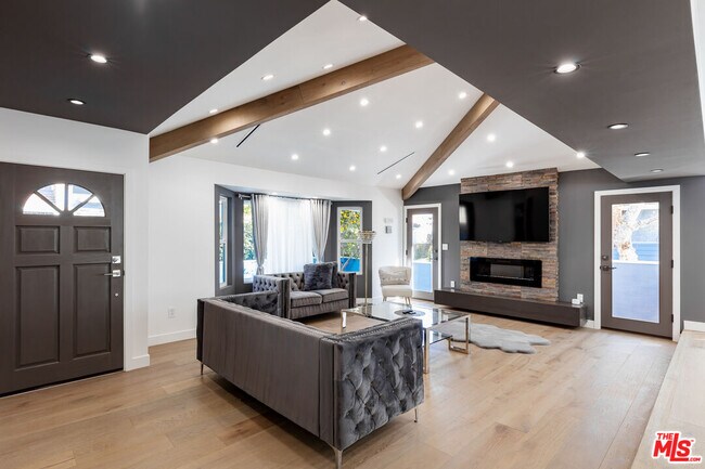 Photo - 18721 Hatteras St Unit 10