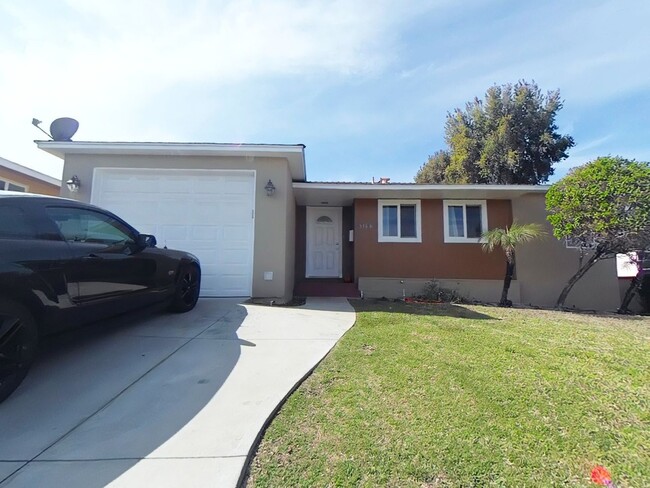 Building Photo - BEAUTIFUL WOOD FLOORS IN THIS- 5 BED 2 BATHROOM- Includes maid service