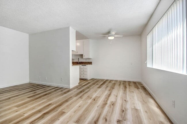 Photo - 1550 S Saltair Ave Unit 8