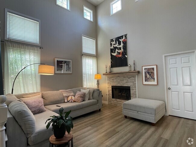 Building Photo - 3041 Rancho la Presa Rental