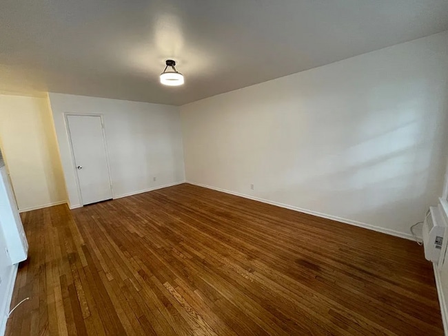 Photo - 1124 Glenville Dr Unit 2