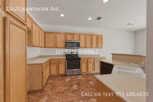 Photo - 22422 Hawthorn Ave