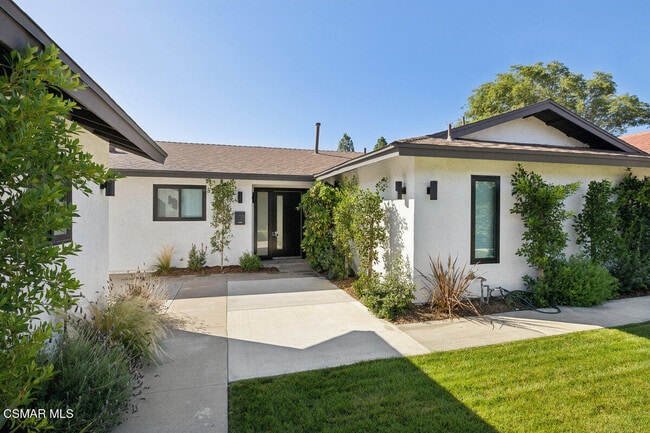 Building Photo - 16 Alamar St