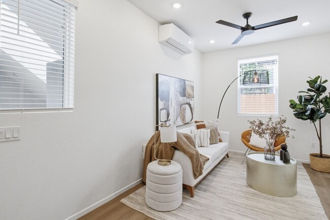 Photo - 3042-3044 J St Unit 104