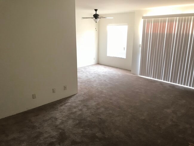 Building Photo - 14141 Tiara St Unit Apt 13
