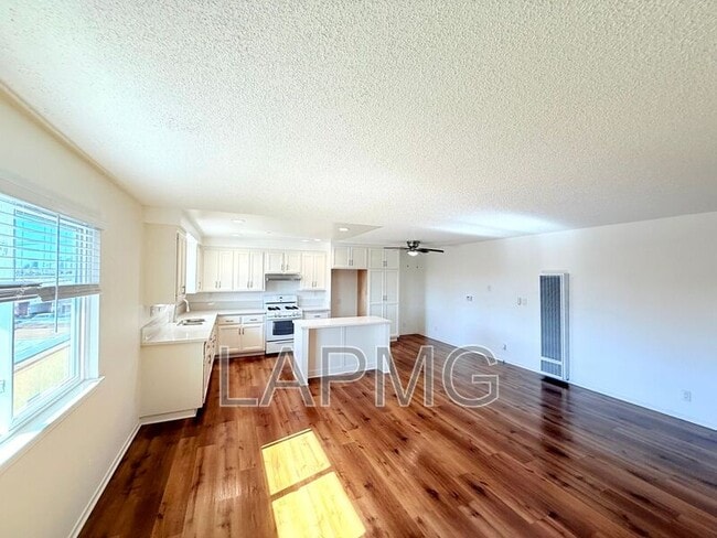 Photo - 207 N Mathews St