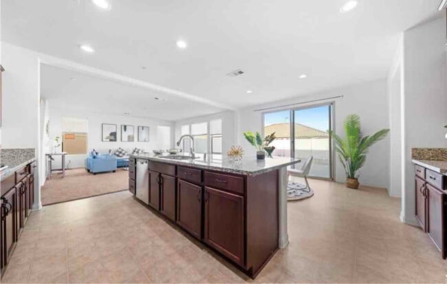 Photo - 4790 Preston St