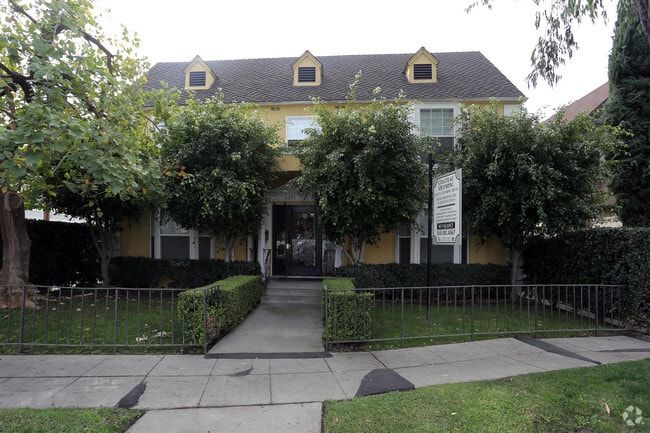 Primary Photo - Chateau Olympic Apartments