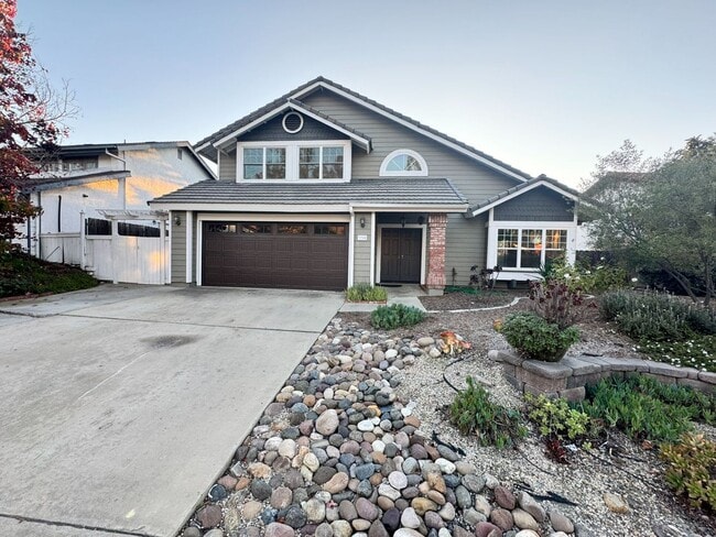 Building Photo - Elegant 4-Bed, 3-Bath Two-Story Home with Spacious Backyard and Private Downstairs Suite