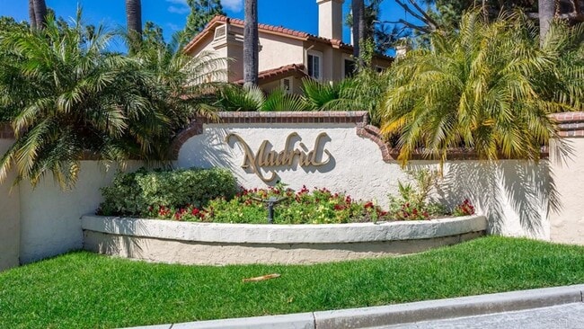 Building Photo - Beautiful Dual Master bedroom Townhome in ...