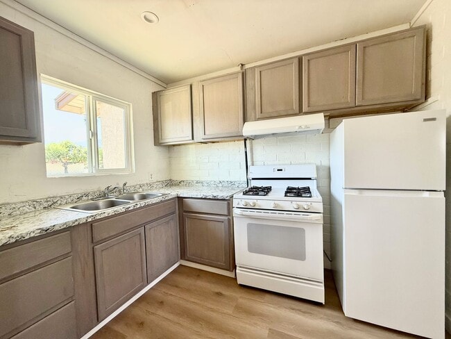 Photo - AVAILABLE NOW!!  RECENTLY UPDATED 1 Bedroom 1 Bathroom!! Apartment in Palm Desert Unit 01