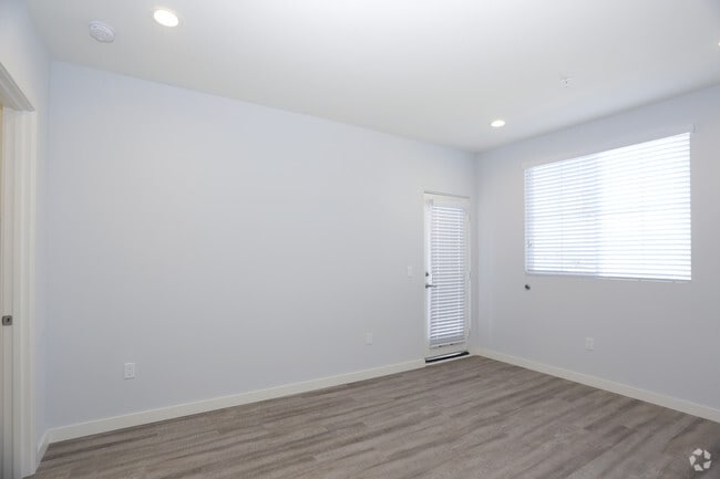 2BR, 2BA - 1031 SF - Villa Madrid