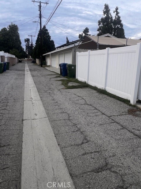 Photo - 15854 Chatsworth St