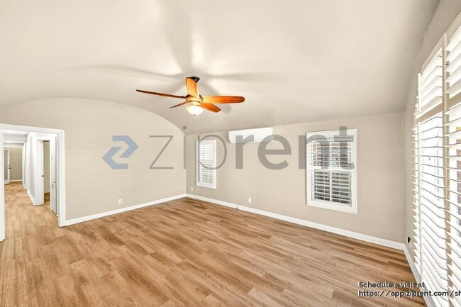 Photo - 1765 Stanley Ave