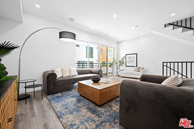 Photo - 1957 1/2 S Preuss Rd